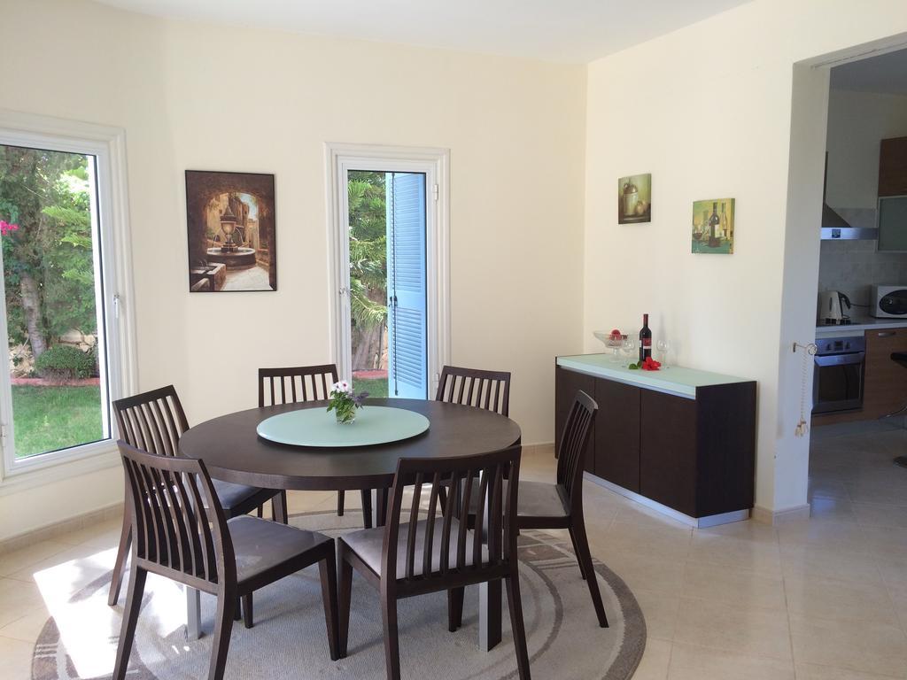 Villa Riverside Polis Room photo